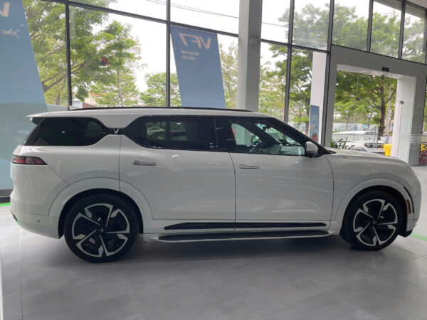 VinFast VF9 Plus 2023 Trắng 84km nội thất xanh - Hình ảnh 9