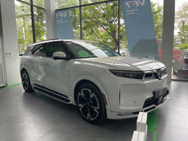VinFast VF9 Plus 2023 Trắng 84km nội thất xanh - Hình ảnh 10