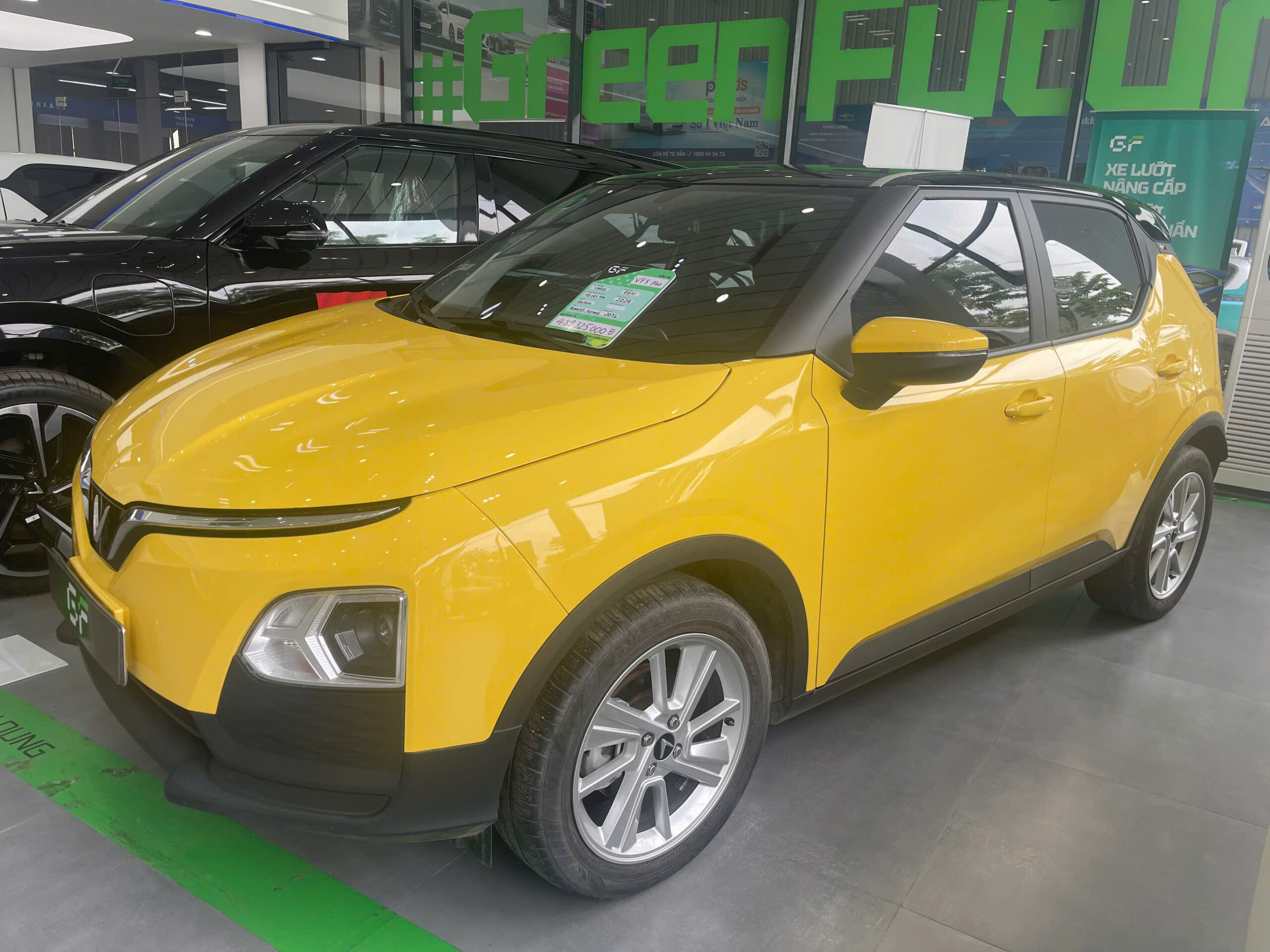 VinFast VF5 Plus siêu lướt, sản xuất 2024, màu vàng nóc đen